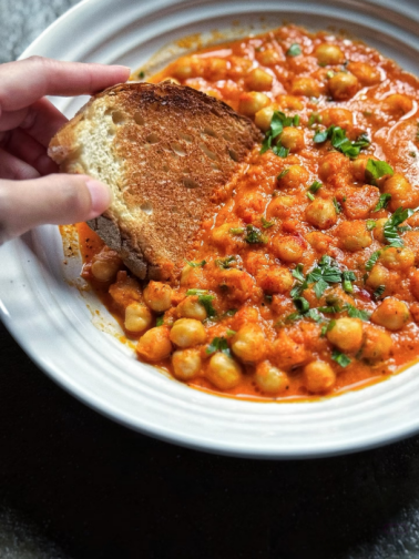 烟熏红椒酱炖鹰嘴豆泥