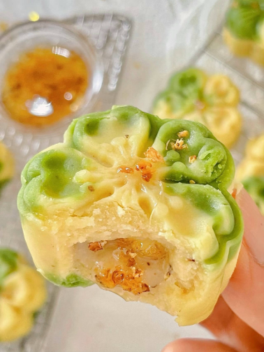 桂花酒酿流心绿豆糕