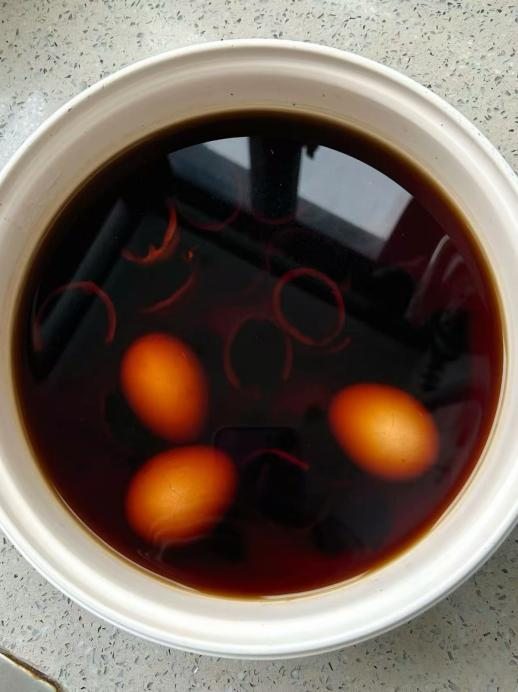 夏季养生佳品-核桃壳煮蛋