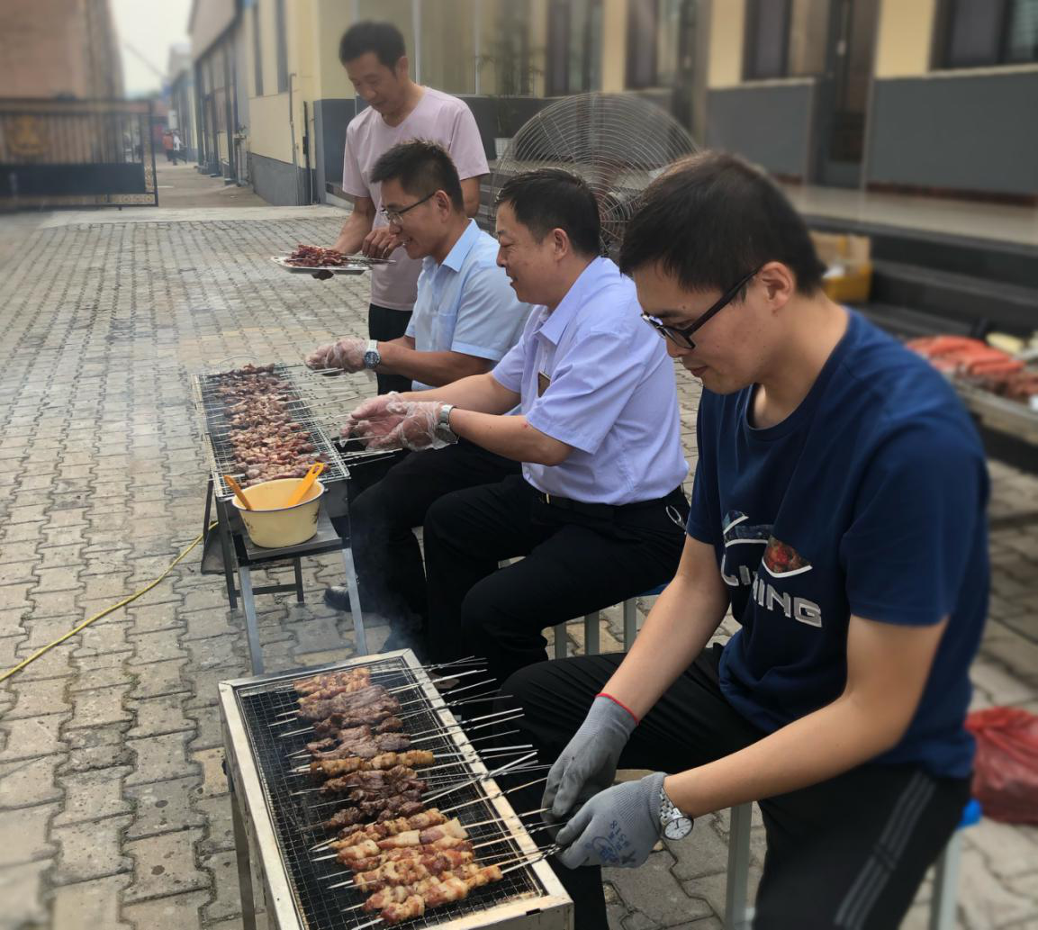 山东广华开展夏日烧烤团建活动